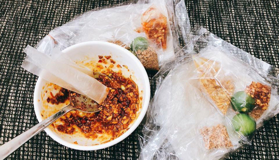 Bánh tráng xâu sate tỏi muối tắc