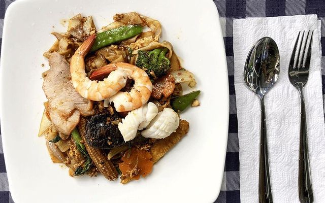 Phở Xào Thịt Heo & Gà