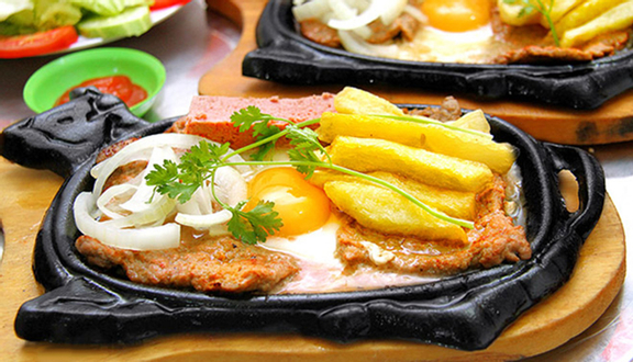 Cơm chiên gà xối mở góc tư