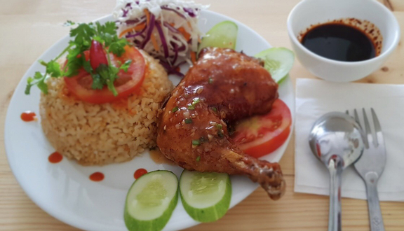 Cơm đùi gà sốt tỏi ớt