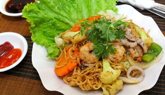 Cơm Bò Trứng Xúc Xích