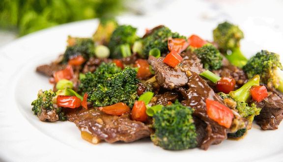 Cơm bò xào bông hẹ