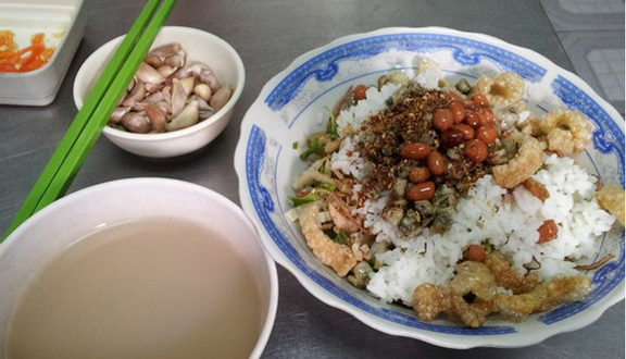 Bún bò chả cua