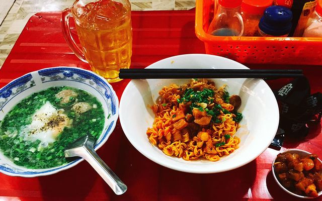 Út Thanh - Mì Trộn Trứng Lòng Đào