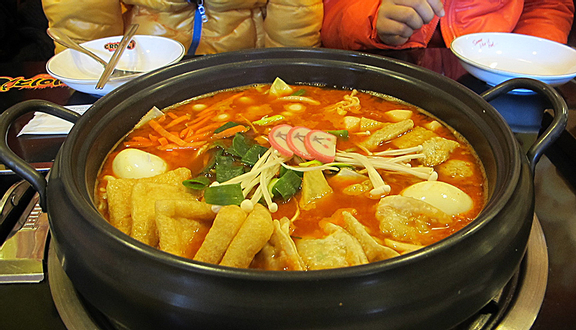 Cơm trộn nồi đá