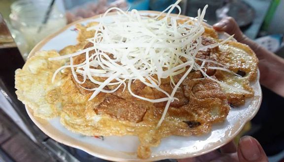 Hai món chiên trứng (pate + chả lụa)
