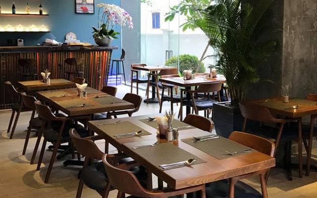 Chảo bò bằm với trứng ốp la và pate & bánh mì panini