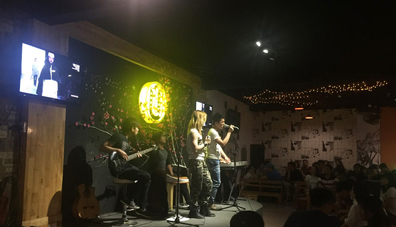 Ừ Thì Acoustic Cafe - Đồng Đen