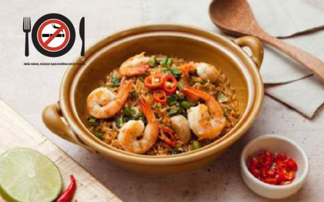 Cơm chiên thơm với hải sản