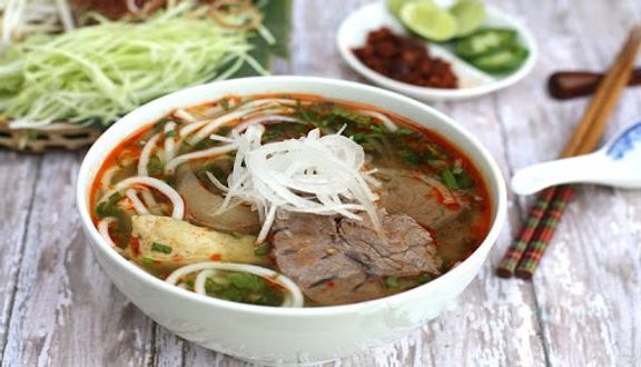 Bún bò tô lớn