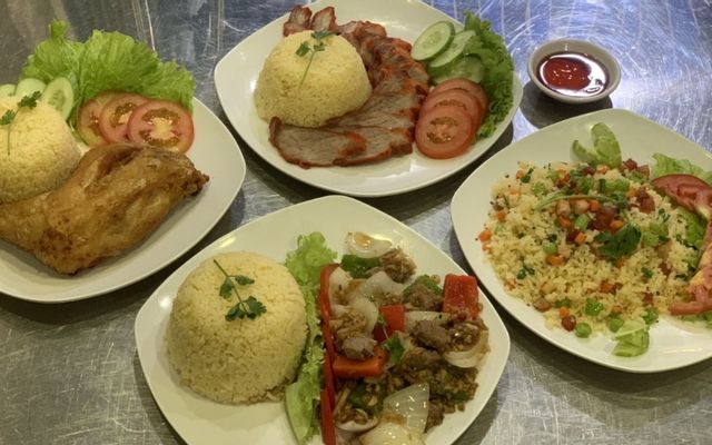 Tứ Quý - Cơm Gà Xối Mỡ