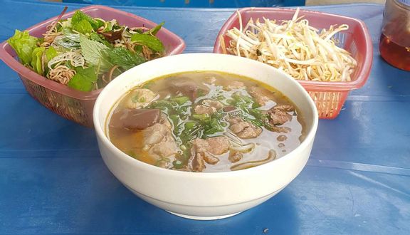 Bún bò chả cua
