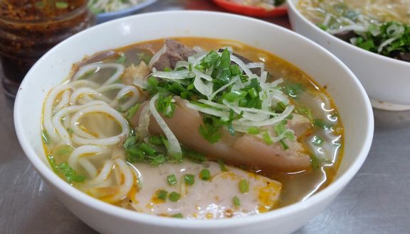 Bún bò Huế (tô đầy đủ)