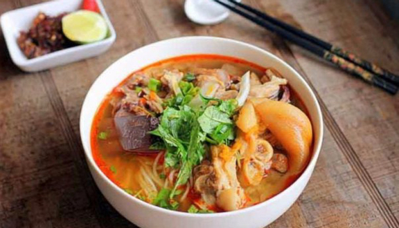 Bún bò huế tô thập cẩm
