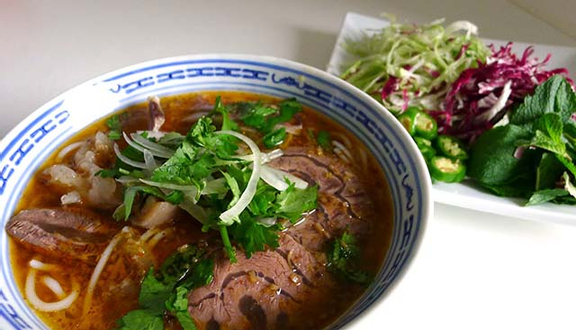 Bún bò gân chả