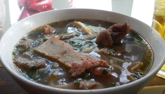 Bún bò đầy đủ có giò heo