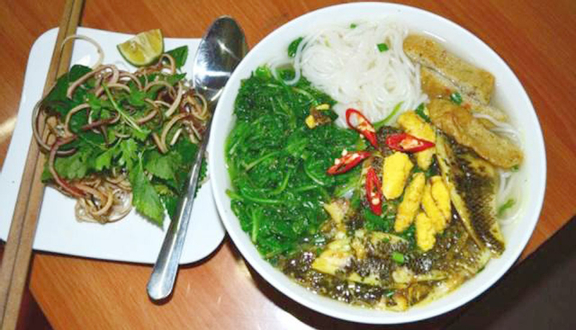 Bún chả cá tô vừa