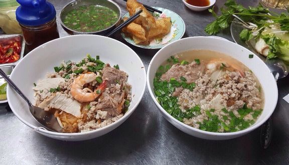 Trang - Hủ Tiếu Mì & Hoành Thánh