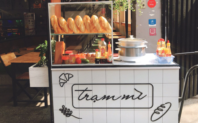 Trạm Mì - Bánh Mì Xíu Mại Trứng Muối