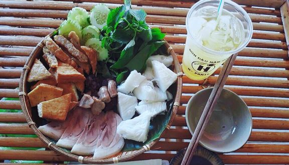 Bún đậu, thịt chân giò luộc