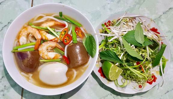2 bún mắm đặc biệt + 1 bún mắm tôm heo quay + 1 lon coca (330ml)