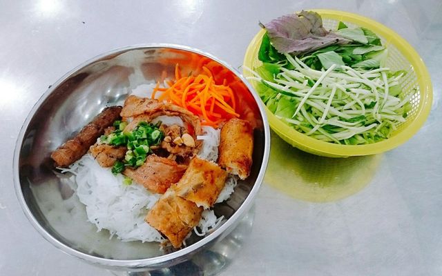 Bánh Cuốn Nóng & Bún Thịt Nướng - Chợ Xóm Mới