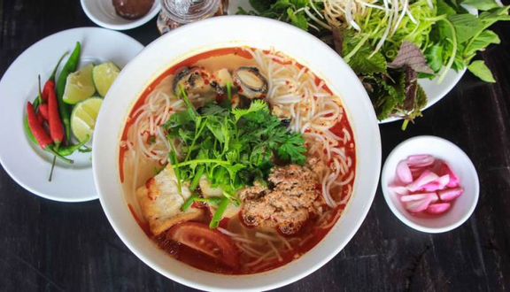 Canh Bún Đặc Biệt 2 Cây Chả Với Cua Ốc + Canh Bún Cua Chả + Nước Sâm