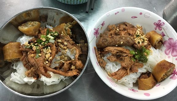 Bún chả giò không + trà vải