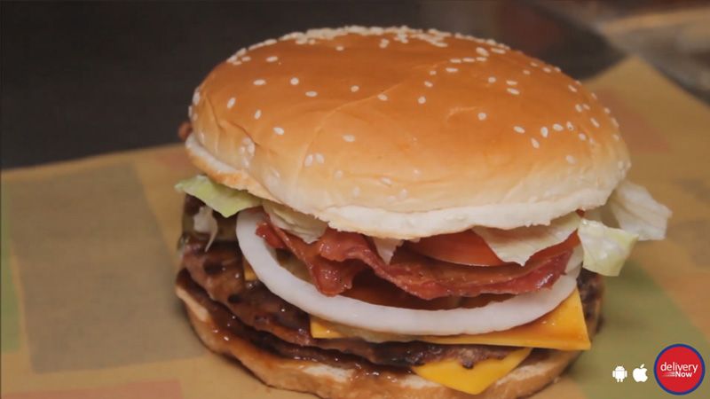 Burger Bò Thịt Heo Xông Khói