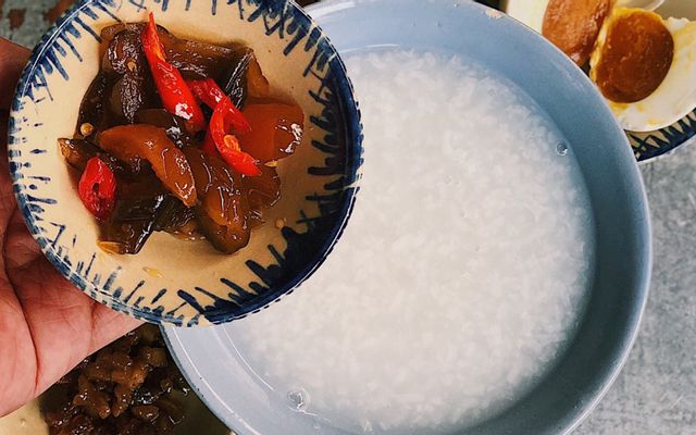 Tiệm Cháo Trắng Về Đây Em