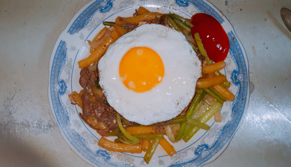 Mì xào bò trứng