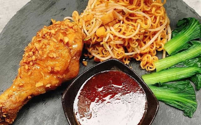 Cơm thịt ba rọi xào cải chua
