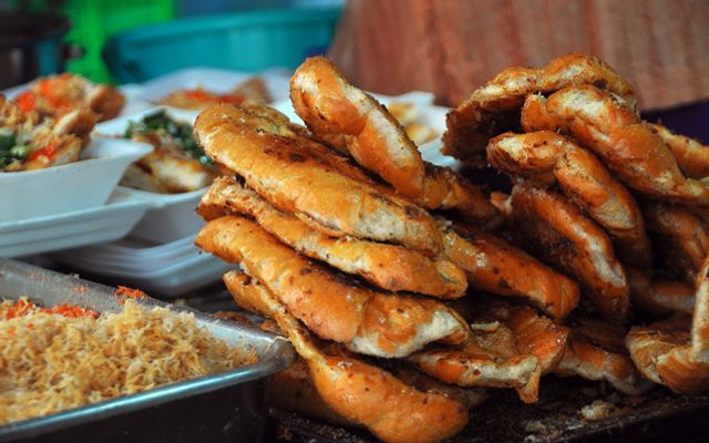 Thy - Bánh Mì Nướng Muối Ớt Sa Tế