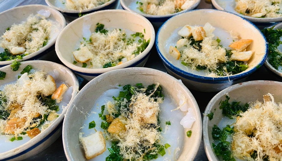 Bánh canh hẹ đặc biệt (+chả cua và Chả Lụa)