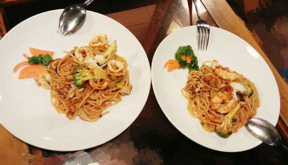 Cơm đùi gà giòn sốt tỏi