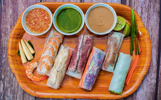 Cuốn gà hấp sả