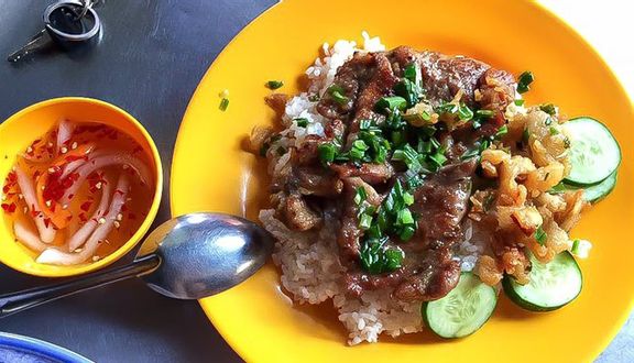 Cơm sườn bì chả + coca cola