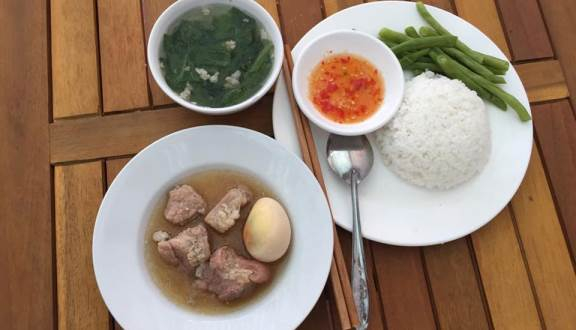 Cơm tấm sườn trứng