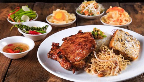Cơm  sườn non
