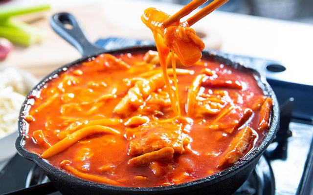Yuha & Shin - Bánh Gạo Cay Tokbokki
