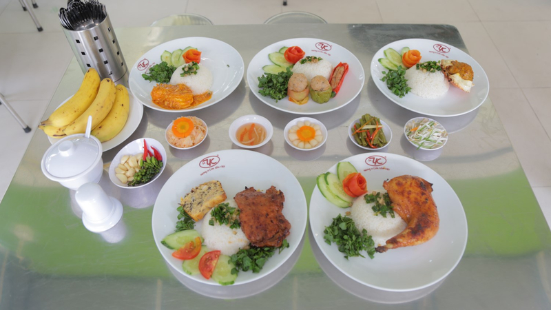 Cơm tấm gà xào sả ớt