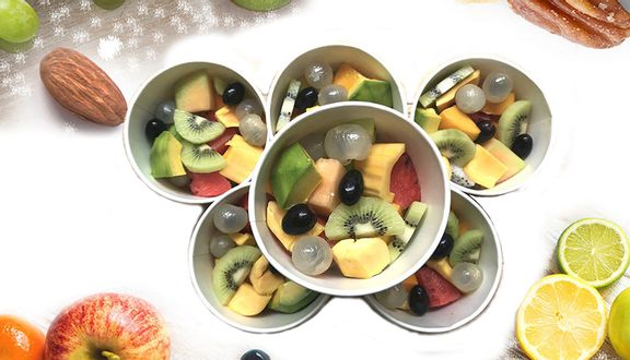 Trái cây tô mít và kiwi