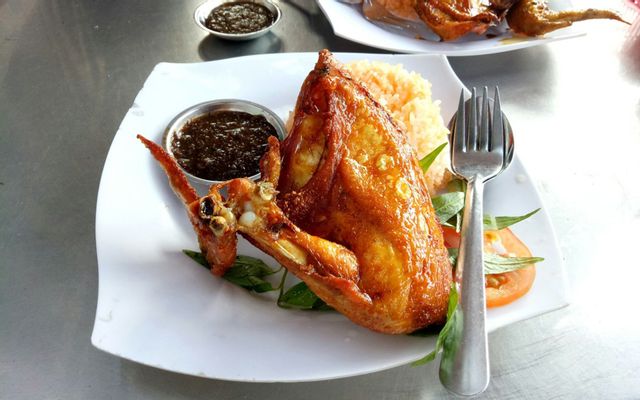 Tám Trung 2 - Cơm Gà Xối Mỡ