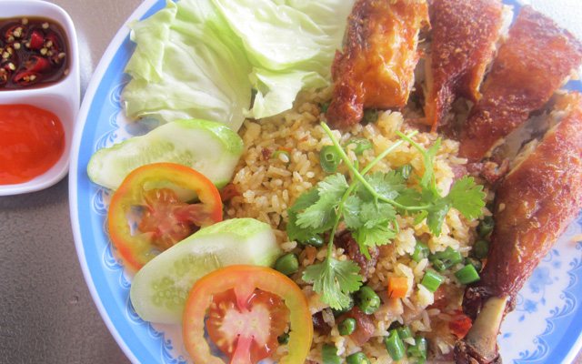 Cơm chiên gà xối mỡ