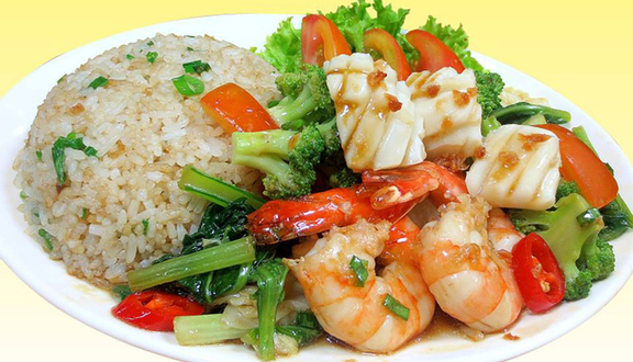 Combo 3: 1 cơm chiên thập cẩm + 1 canh bí đỏ thịt