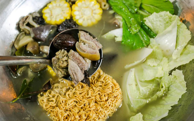 Gà Mông hấp mắc khén chấm chẩm chéo nguyên con