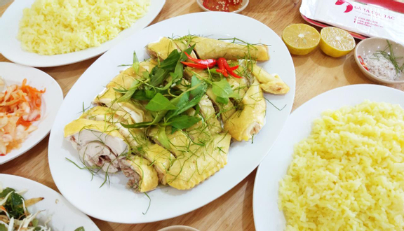 1 Cơm gà xá xíu đặc biệt + 1 Atiso đỏ