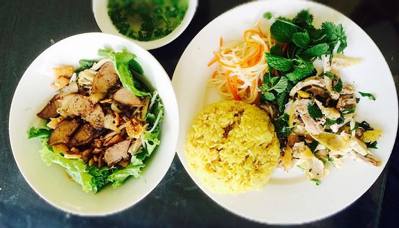 Cơm đùi gà chặt