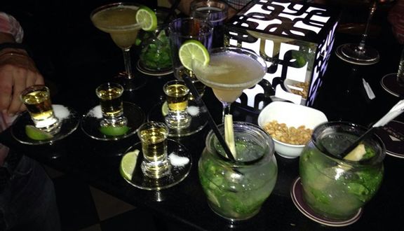 Saigon Saigon Bar - Caravelle Hotel