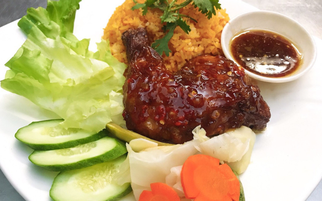 Cơm Gà Sốt Caramel - Má Đùi